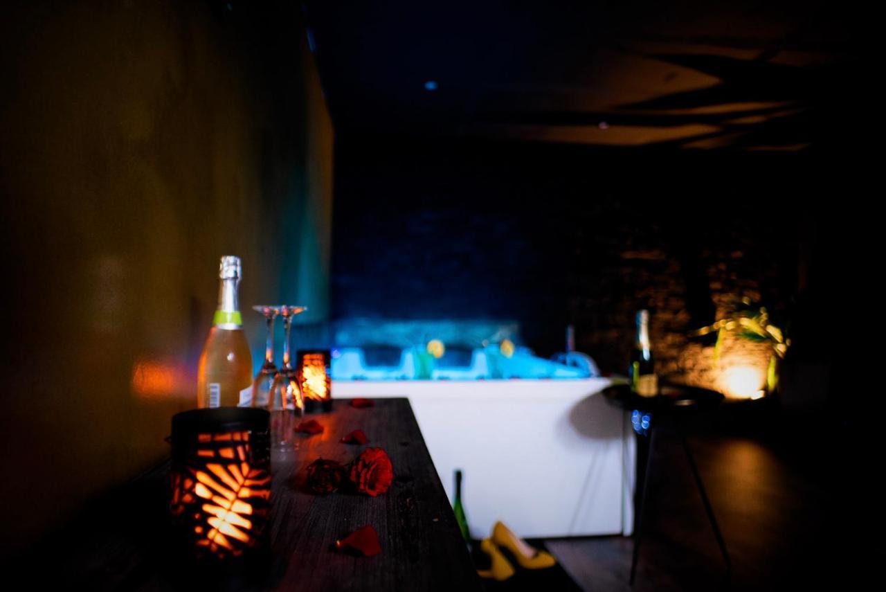 Love Suites & Spa "Le Loft" Avec Jacuzzi Privatif Médis 外观 照片